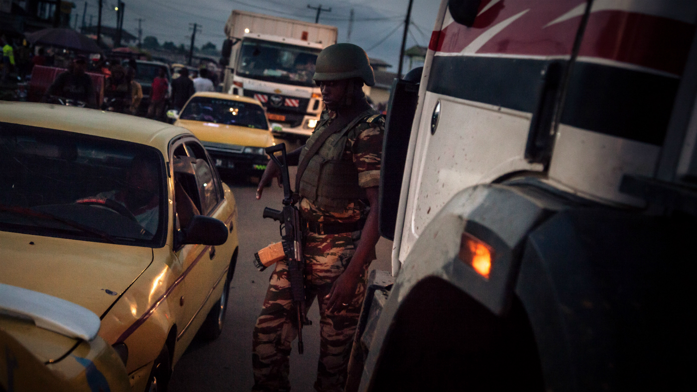 <pre>L'armée camerounaise 'incendie les villages' alors que le conflit séparatiste s'intensifie