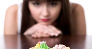 Pour éviter la dépression hivernale, évitez les friandises food thinking craving Dieting Woman 1 Cake large bigstock 1024x768 310x165